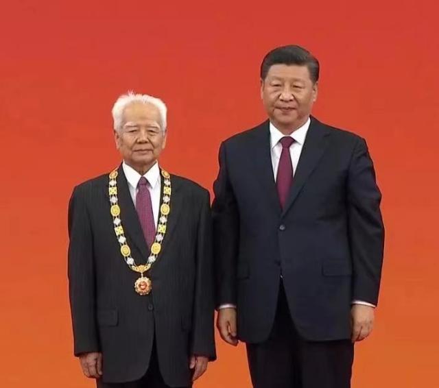习总和高先生合照.jpg